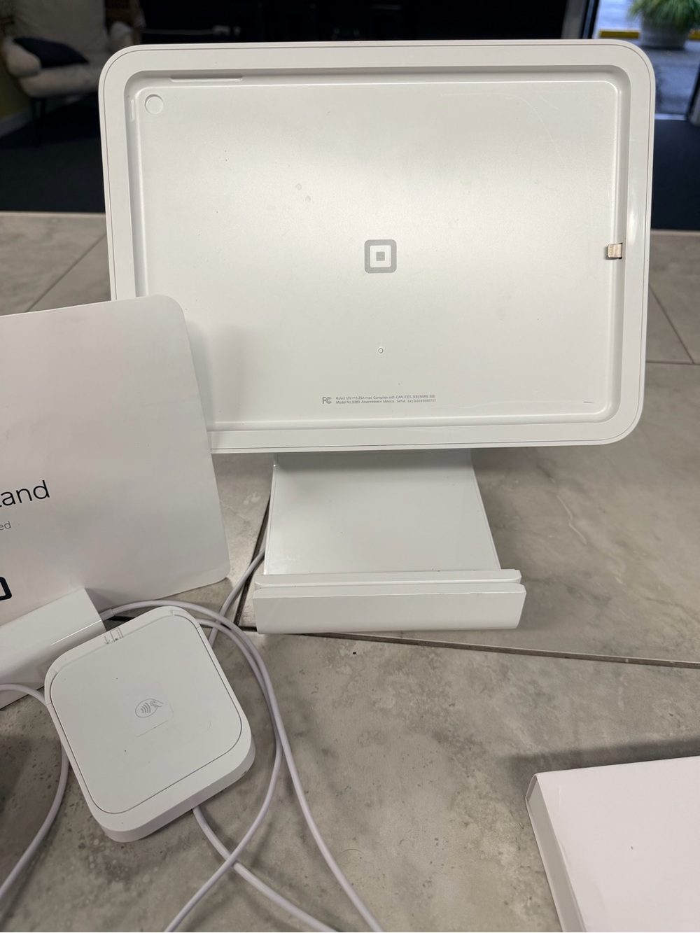 SQUARE White Retail POS Terminal with Card Reader (FITS 9.7 IPad)